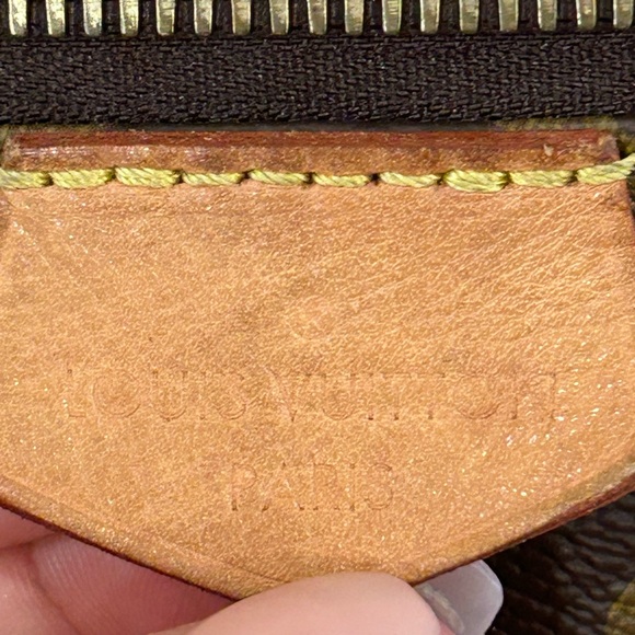 Louis Vuitton bumbag - Picture 5 of 17